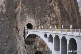 中国这座桥到底有什么秘密? 禁止游客拍照, 军队24小时严密看守图片