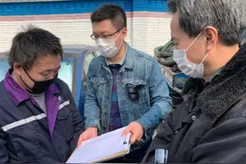垃圾车雨夜偷排污水受查处，赔5万罚10万图片