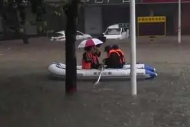 【警徽闪耀抗洪防汛一线】河南安阳：惊心动魄14小时 他救下36名群众图片