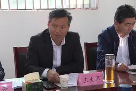 河南省农行党委书记、行长王大军一行到台前县慰问脱贫群众并召开座谈会图片
