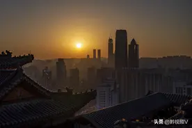实拍贵阳新晋网红打卡地：东山顶上看夕阳图片
