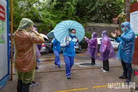 风里雨里，终于等到你！青岛九万余名初三学生返校复课，校园里迎接他们的都是爱图片