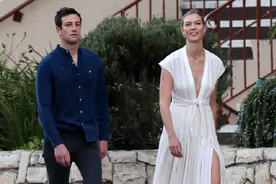 超模Karlie Kloss和老公出街，自从她不做模特后，肉眼可见的胖了图片