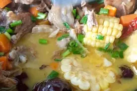 家庭版羊蝎子，多加一种食材，肉嫩汤白，上桌4斤不够吃图片