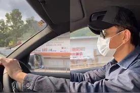 刘德华低调自驾游，打扮朴素无人认出，网友：好想坐你的副驾驶图片