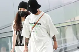 机场时尚秀，GAI与妻子王斯然现身机场，十指紧扣相当恩爱图片