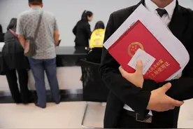 同一地段同等面积，小产权60万和大产权100万的房子，买哪个划算图片