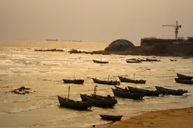 秦皇岛外打鱼“忙”——读毛主席《浪淘沙.北戴河》图片