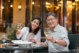 经常一个人喝酒算不算是一种病态？专家回答太到位了图片