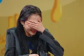 为何不建议女星穿短裙录节目关晓彤就是例子全程一个坐姿，不敢动图片