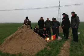 农村俗语：“清明上坟需留神，男带烟火绝丈人”，有没有道理？图片