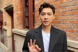 经纪人来家里吃饭，李易峰亲自下厨做香菜盖浇饭，直言对他身体好图片