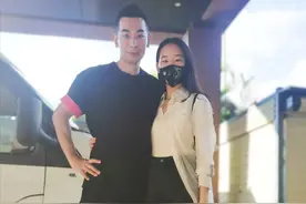 赵文卓一家五口合照曝光，13岁大女儿罕见露面，打扮成熟神似爸爸图片