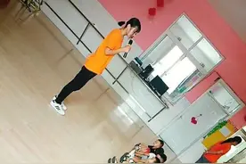 今天有请我们牵手幼儿园的小朋友来做一下自我介绍图片