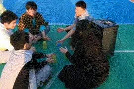 “杯子舞”这么好玩，怎么少得了我们图片