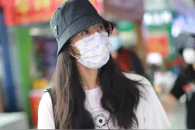 韩雪回归朴素装扮简洁大方，气质hold住衣服图片