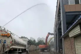 拆除违建，打通断头路！西安3507社区内一栋4层违法建筑被拆除图片