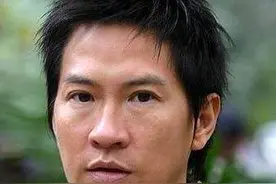 1995年，张家辉从关咏荷家厕所出来，就提出分手并躲到南非7个月图片