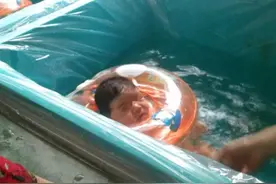 “婴儿游泳”受追捧，看似惬意实则危险，过来人表示没想象中好图片