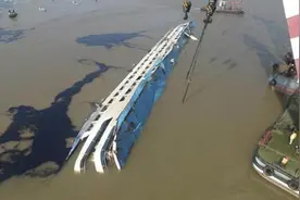 2015年，东方之星游轮沉没，442人不幸遇难，是天灾还是人祸？图片