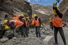 基建也要和中国比？印度迷之自信，英媒憋不住了：你不是那块料图片