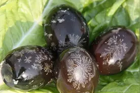 吃皮蛋，到底对身体有益还是有害？现在就告诉你答案，抓紧收藏图片