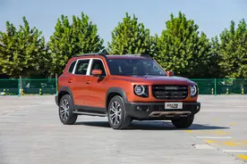 透明底盘+循迹倒车，11.99万起，哈弗大狗哪款配置更值得买图片