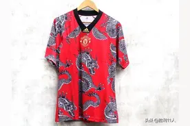 这件龙袍球衣谁能驾驭，adidas阿迪达斯推出曼联中国新年球衣图片