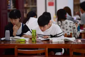 读大专的学生算不算大学生？众人看法不一，教育部门做出如此回答图片