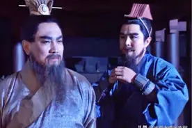 笑看青梅煮酒：张辽献计杀刘备杨修斟酒坑曹操，曹操烂醉刘备开溜图片