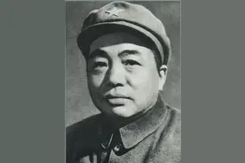 彭老总在乌鲁木齐大街上做了何事？群众生气了，大喊：把他抓起来图片