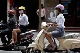 为什么女性乘摩托车一般侧着坐？这个问题很直男，只有女生才懂图片