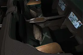 坐了这么多次飞机才知道，飞机上的照明竟然大有来头图片