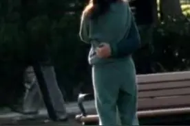 42岁侯佩岑秀恩爱，与丈夫紧搂像连体婴，气氛甜蜜不顾母亲眼光图片