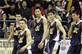 王仕鹏退役后为什么没留在广东男篮？他为易建联打工有多少年薪？图片