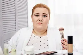 你的下颌线简直比我的未来规划还要清晰图片