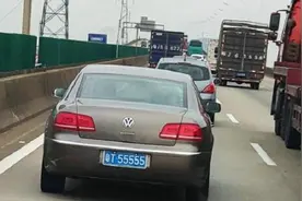 广东一辆破大众火了，挂“55555”车牌被吐槽，车主：我这车170万图片