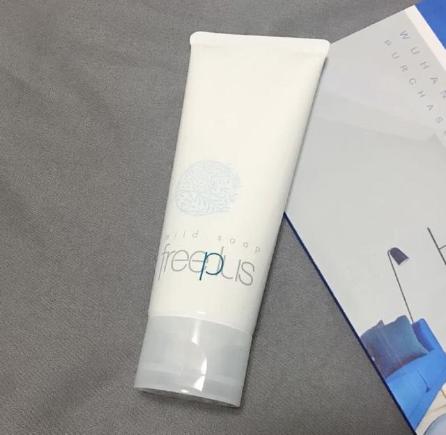 超市里“最不起眼”的6款洗面奶，穷人看不上，有钱人却抢着买