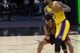 传球大师！NBA官方回顾詹姆斯近五年最精彩的抄后门传球图片