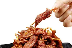 牙签肉不要买着吃了，自己做更实惠，配方给你，绝对不比卖的差图片