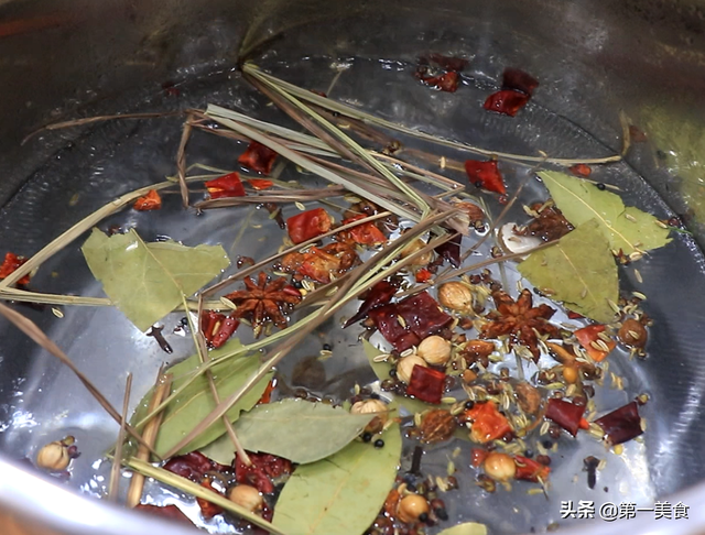 必学年菜！色香味俱全的红润烧鸡，好吃又好看，才叫有年味