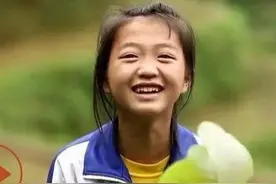 《变形记》中神仙妹妹梁小友，因父生病辍学，今成网红养活一家人图片