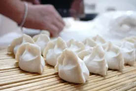 中国水饺走红美国，却让美国人“哭诉”吃不起，到底咋回事图片