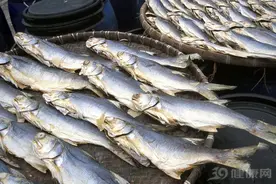 我国每年新增400万癌症患者，医生急劝：4种食物尽早撤下餐桌图片