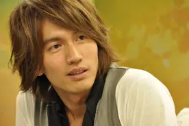 24岁演道明寺爆火，44岁依然单身，原来花泽类才是他的真面孔图片