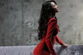 美女模特朴贤善紧身包臀裙s曲线写真图片