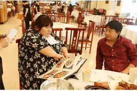 “校花”陈皖枝：身高1.55米，因丈夫宠爱胖到300斤睡塌2张床图片