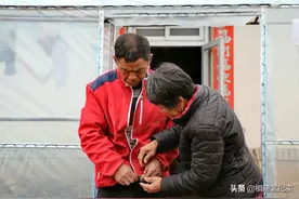 哥哥去世后他跟嫂子搭伙，很拼很辛苦，嫂子说没跟错人图片