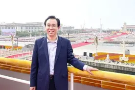 王健林马云都没在，泰国首富谢国民却受邀上城楼，资产300亿美元图片