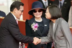 被骂“乞丐”后一个淡然一个暴怒 罗智强：马英九、蔡英文的格局高下立判图片